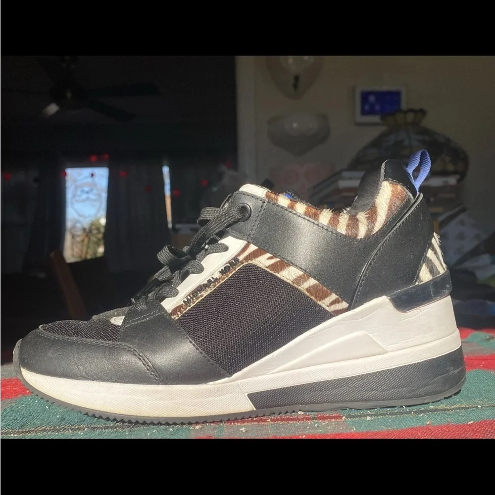 Michael Kors Women's Georgie‎ Platform Sneakers - Black White Sz: 7